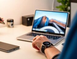 Review Gadget Singkat Smart Bike Helmet dengan Lampu LED dan Sensor Keselamatan Pintar